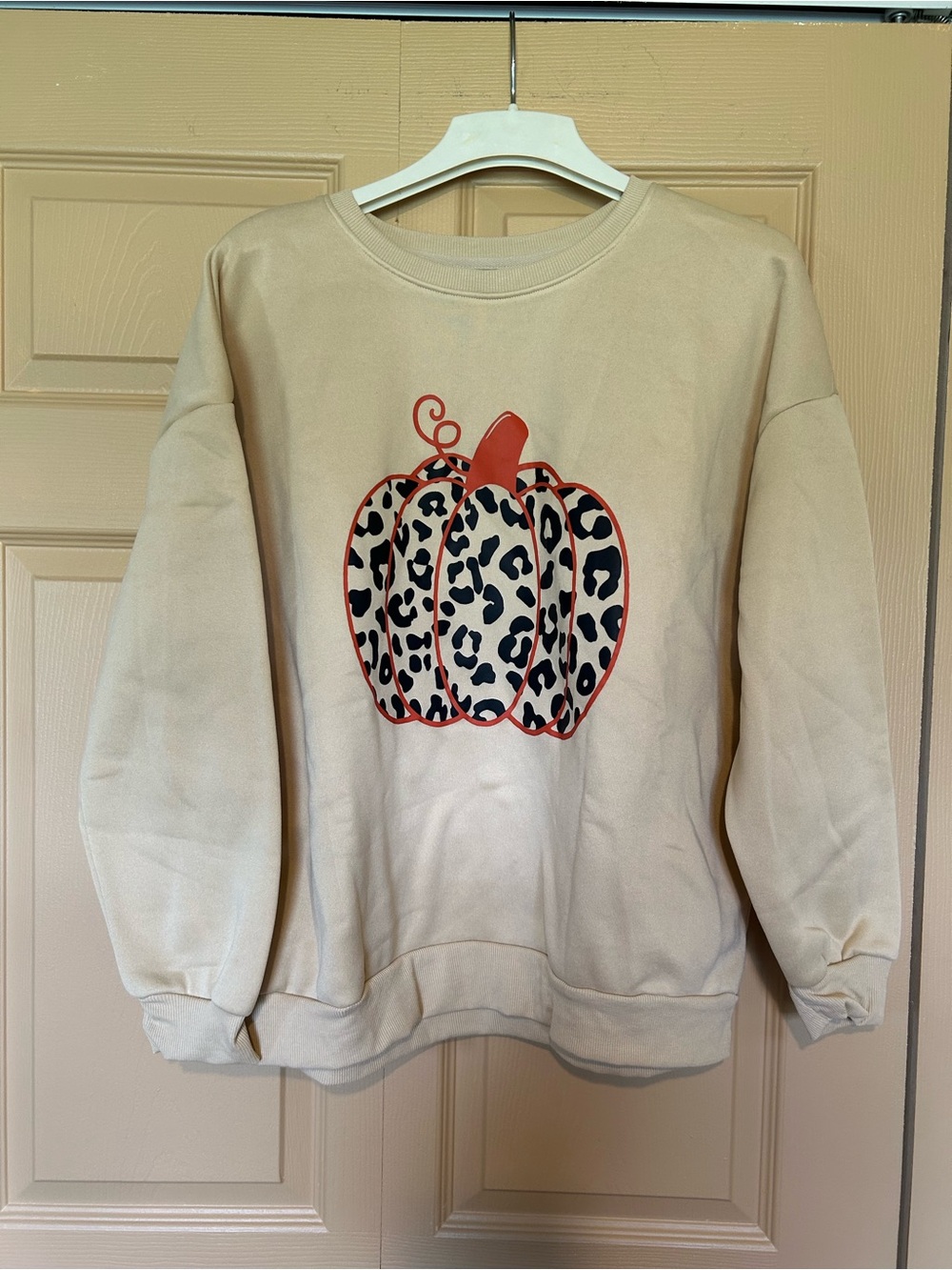 SHEIN Cream Pullover Sweatshirt with Orange & Black Leopard Pumpkin